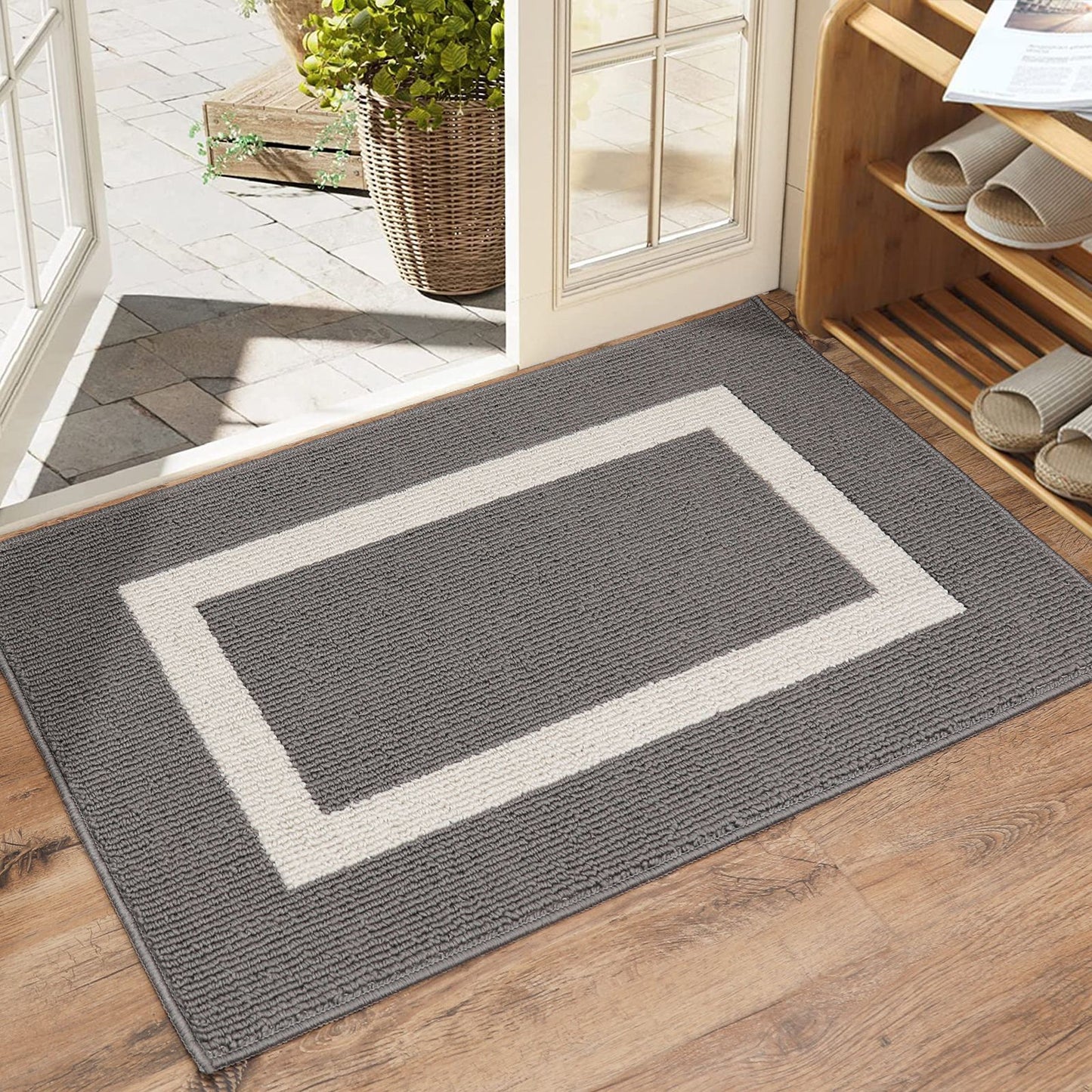 Modern WinniHouse rug with geometric border, non-slip backing, ideal for contemporary home decor.
