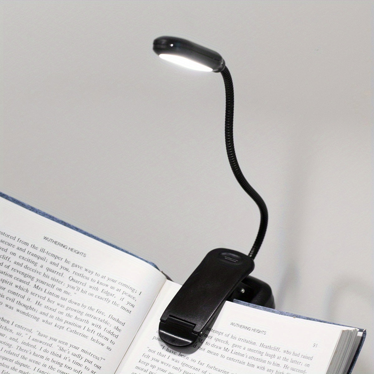 WinniHouse LED desk lamp with adjustable arm and clip, battery-powered, modern ergonomic design for reading at home or office.