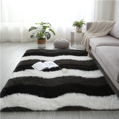 Long-haired tie-dye soft rug from WinniHouse with non-slip backing, perfect for cozy and stylish home decor.