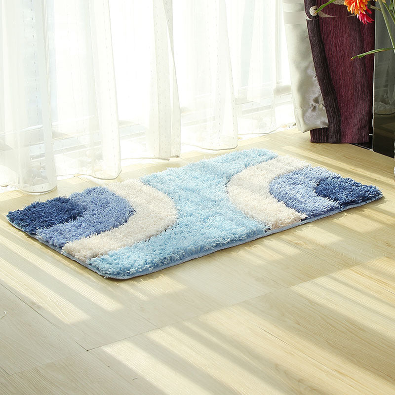 Soft microfiber bathroom rug with abstract wave design and non-slip backing from WinniHouse, ideal for modern bathroom decor.