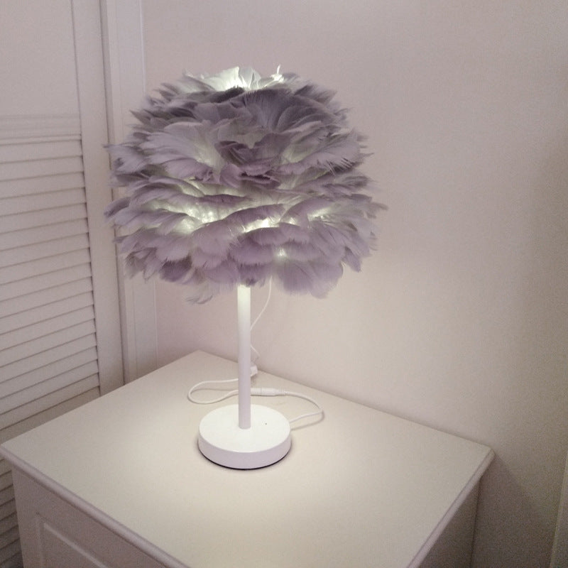 WinniHouse feather table lamp with artistic bedroom design, featuring a soft feather shade on a sleek base.
