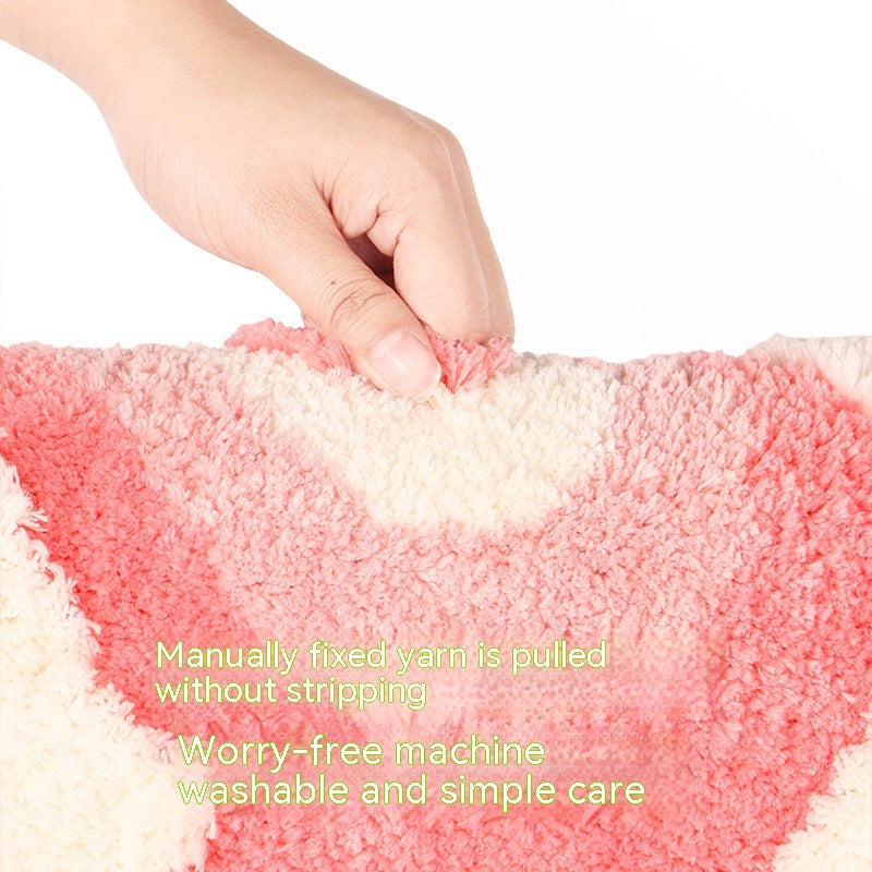 Soft pink heart-shaped shaggy rug from WinniHouse, plush and cozy, perfect for bedroom decor.