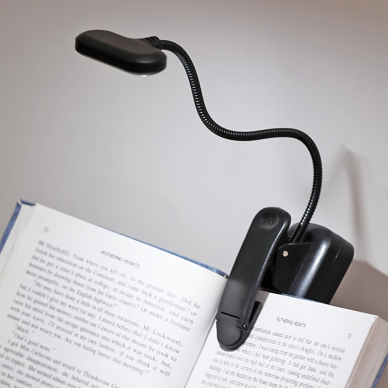 WinniHouse LED desk lamp with adjustable arm, clip, battery-powered, modern minimalist design for reading and workspace lighting.