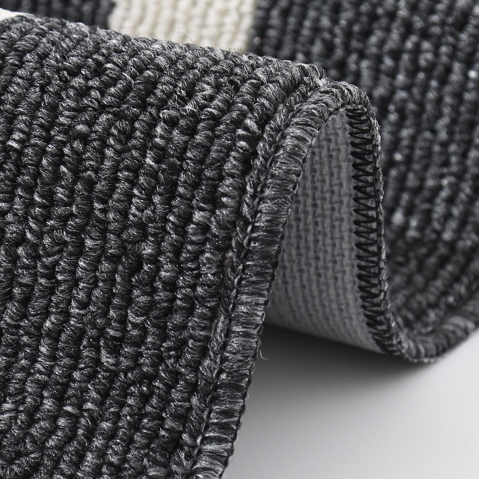 Modern WinniHouse rug with geometric border, featuring a non-slip backing and stylish design for contemporary home decor.