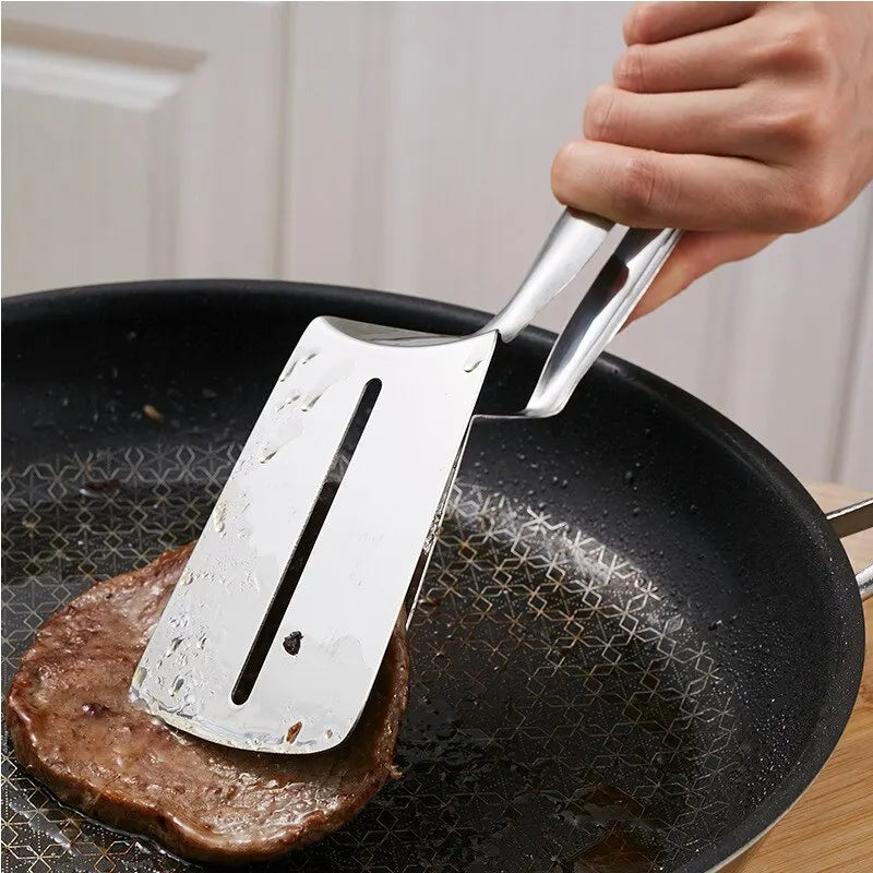 WinniHouse stainless steel fish fillet clip and tongs for grilling and cooking, ideal for barbecues and home kitchen use.