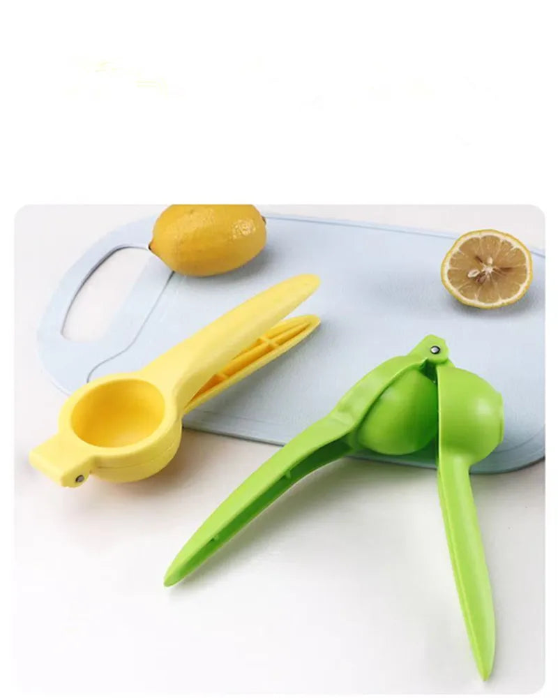 WinniHouse manual portable lemon and orange juicer, compact kitchen tool for fresh juice extraction, resting on a white surface.