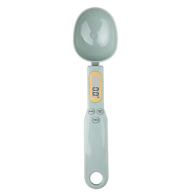 Digital 500g kitchen measuring spoon by WinniHouse with LCD display, precision 0.5g, ideal for accurate cooking and baking measurements.