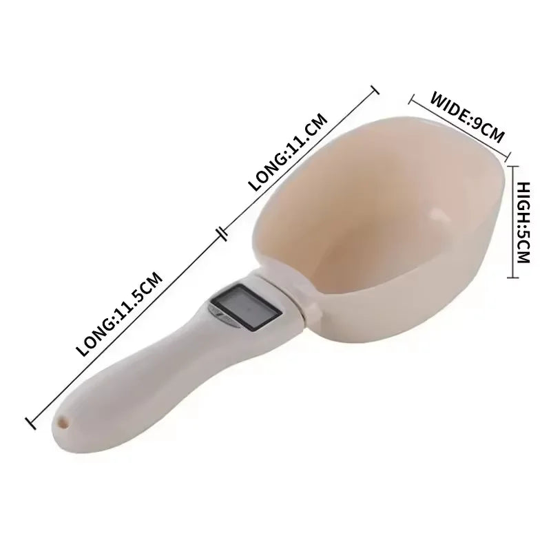 Digital food measuring spoon from WinniShop, used for precise weighing of pet food, flour, and kitchen ingredients.