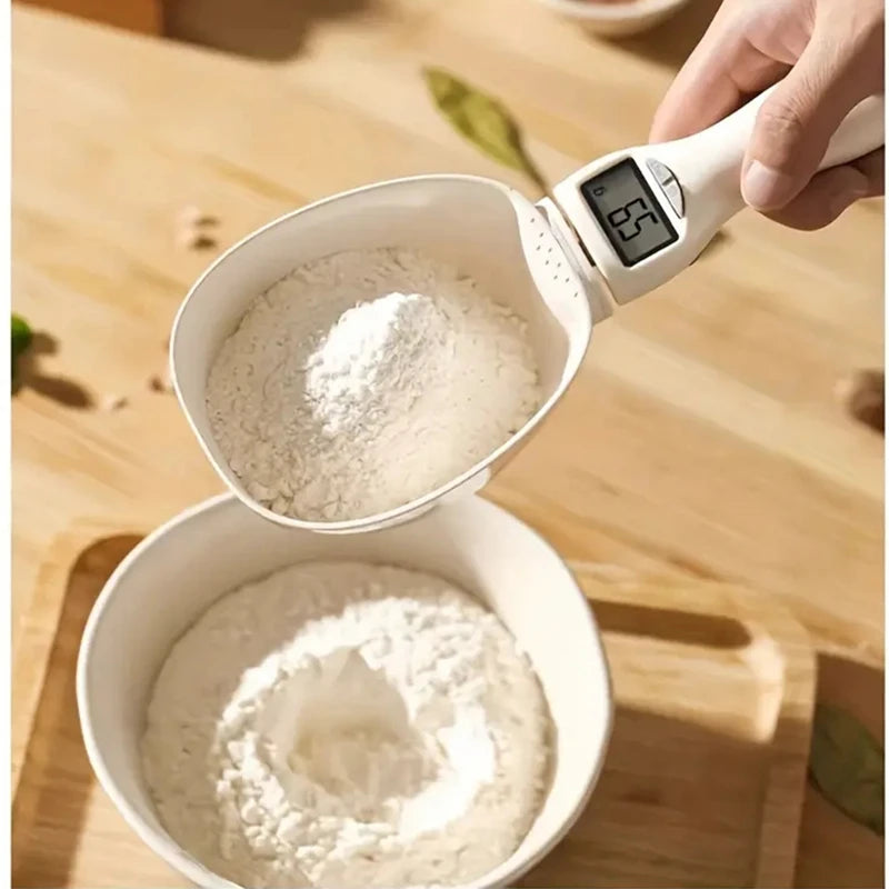 Digital food measuring spoon by WinniShop, used for cooking and pet food, suitable for measuring flour, cat, and dog food.