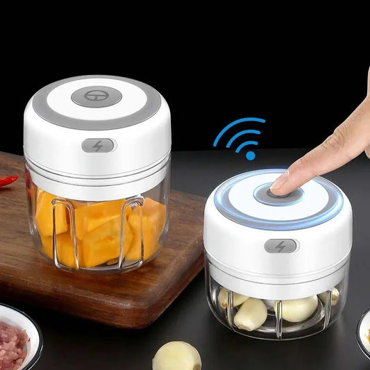 Electric garlic chopper by WinniHouse, USB-powered, 250/100 ml capacity, compact and easy to use for minced garlic preparation.