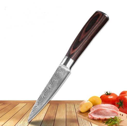Set de cuchillos profesionales estilo Damasco con mangos de madera premium, ideal para cortar y preparar alimentos en la cocina.