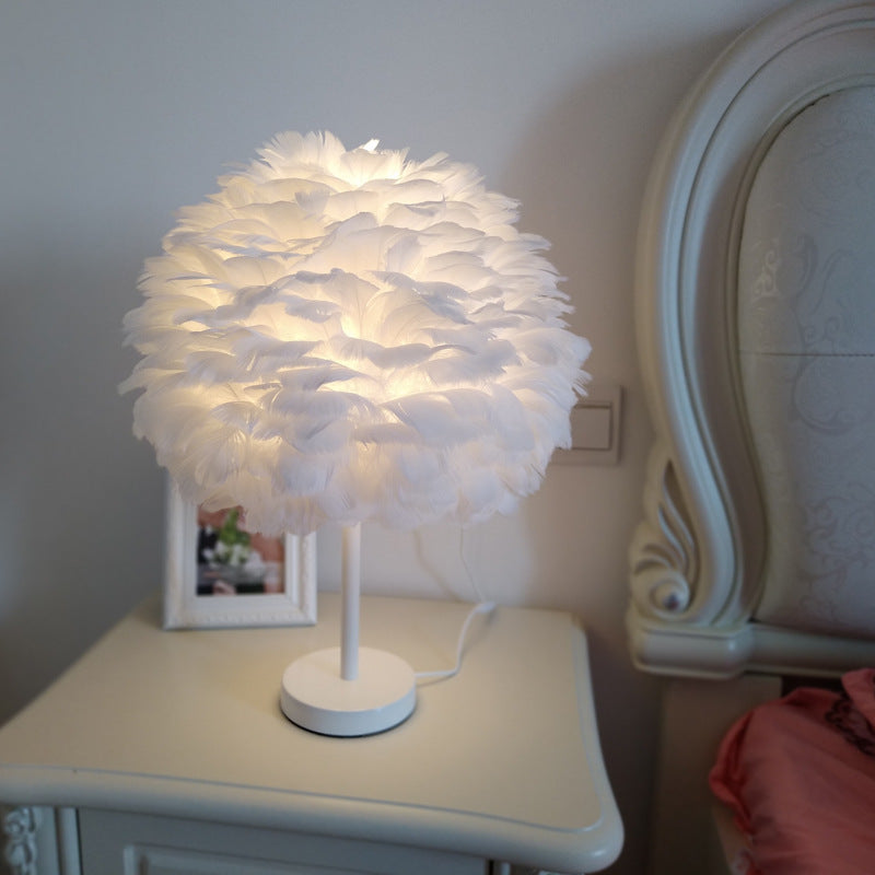 Artistic feather table lamp in bedroom setting, WinniHouse design with soft, decorative lighting and elegant feather details.